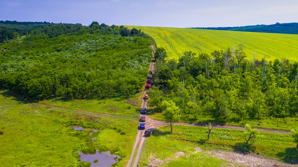 14 femei cunoscute au descoperit Moldova la Women SUV Maraton