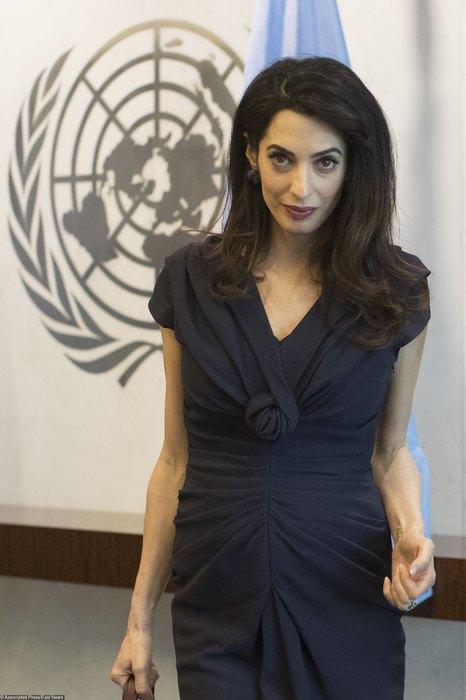 Amal Clooney își face griji că prea tare s-a îngrășat după naștere