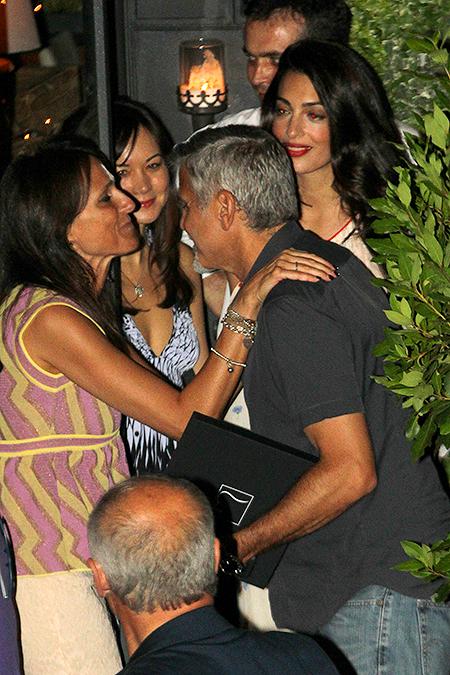 Джордж и Амаль Клуни впервые вышли в свет после рождения близнецов