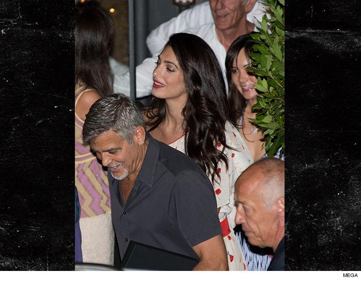 Джордж и Амаль Клуни впервые вышли в свет после рождения близнецов