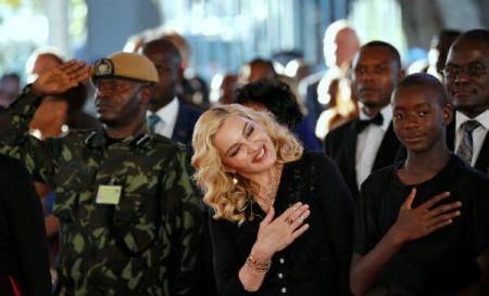 Madonna continuă să ajute copiii din Africa! Interpreta a deschis un centru de pediatrie