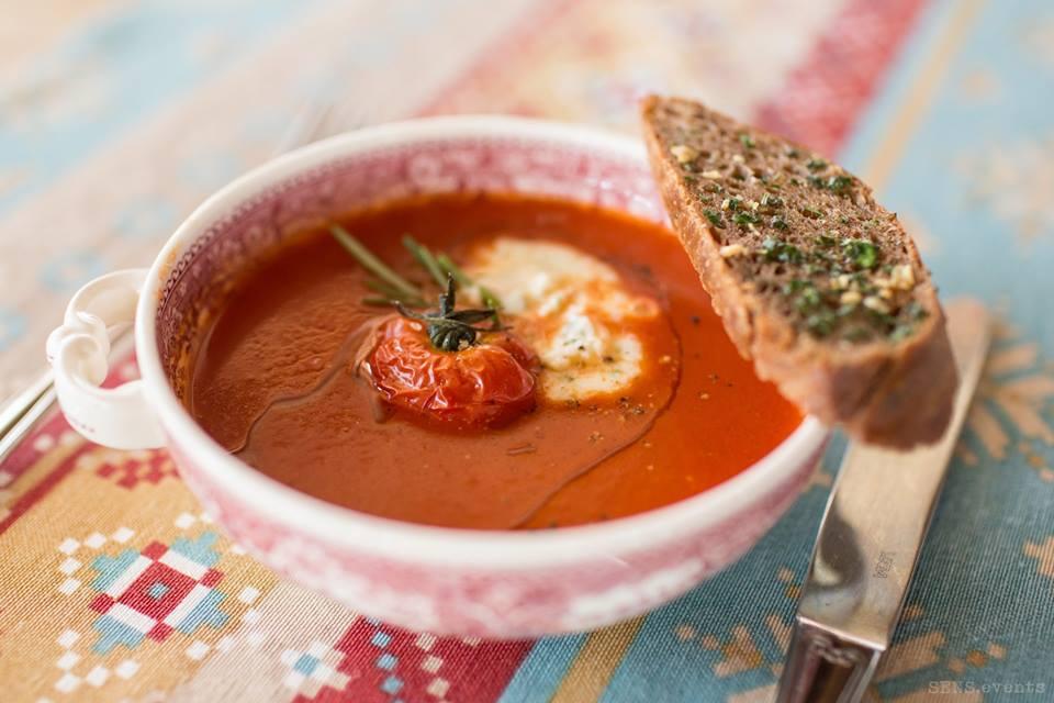 Томатный суп с запечённым перцем от Юлии Родницки