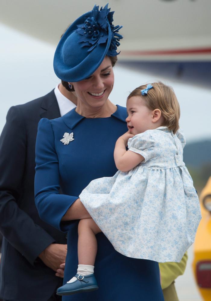 Cum se asortează Kate Middleton şi micuţa Charlotte – Vezi cele mai frumoase apariţii mamă-fiică!