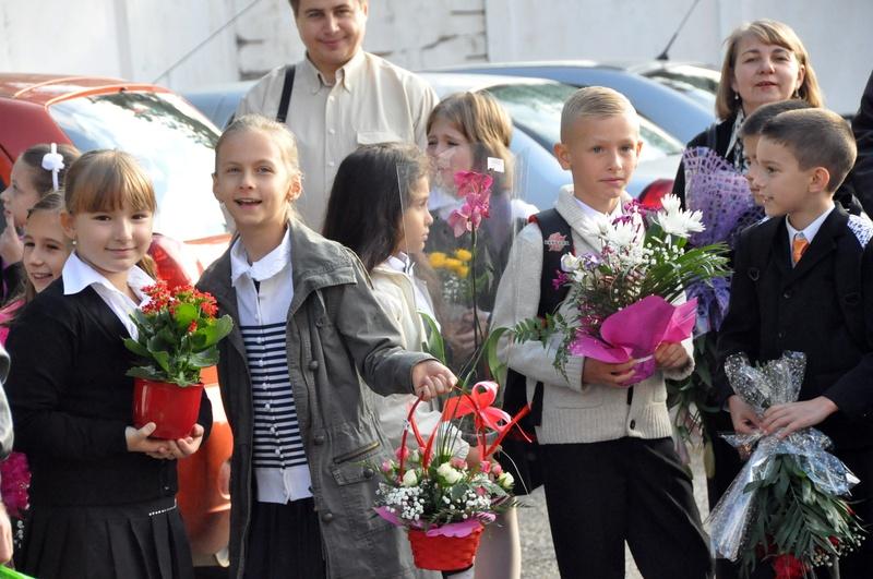 Prima zi de şcoală! Peste 30.000 de elevi merg în clasa întâi