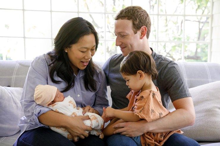 Марк Цукерберг поделился трогательным фото с новорожденной дочерью