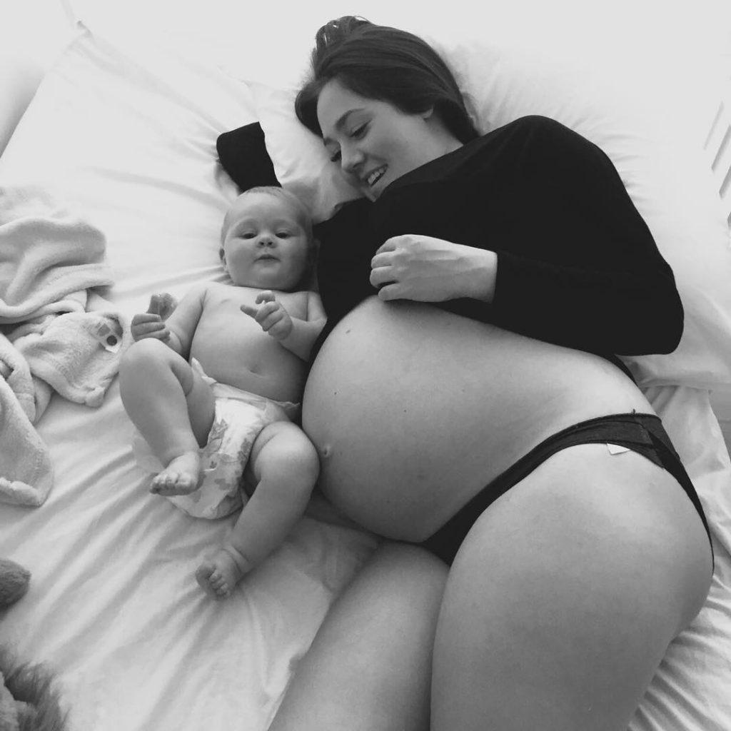 Povestea mămicii care a rămas însărcinată la 6 săptămâni după naștere