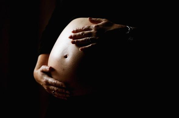 O femeie însărcinată s-a sinucis după ce i s-a refuzat cezariana