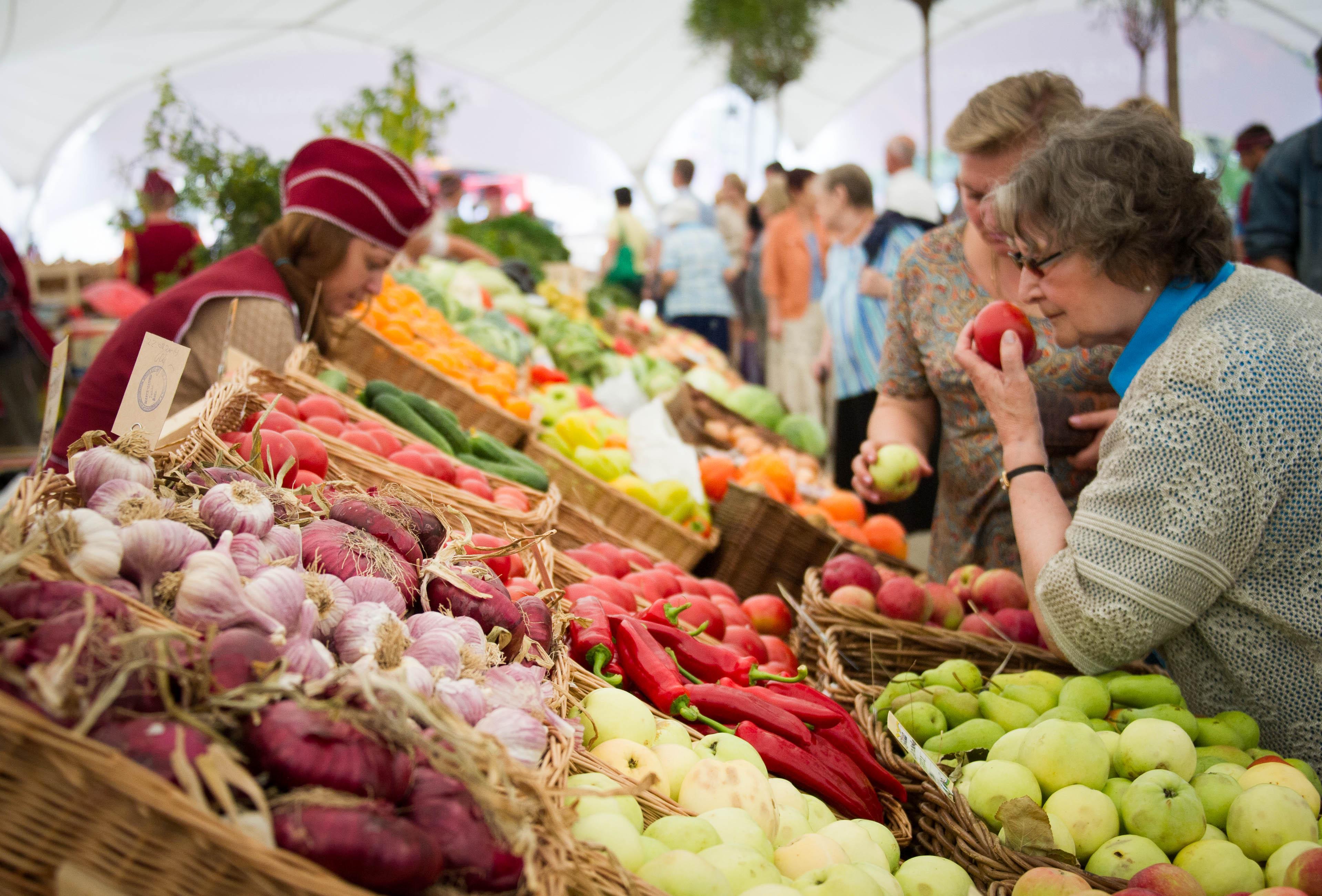 La piaţă a crescut preţul unor legume şi fructe