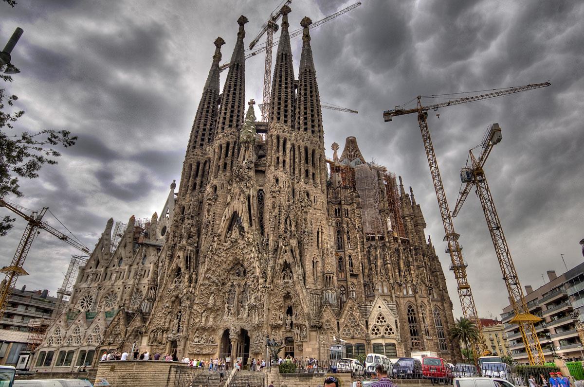Ce trebuie să vezi în Barcelona: TOP 10 cele mai atractive locuri