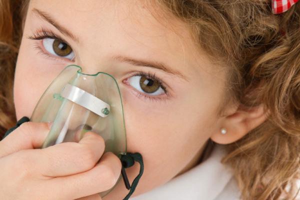 Cum învățăm copilul să accepte tratamentul cu un nebulizator