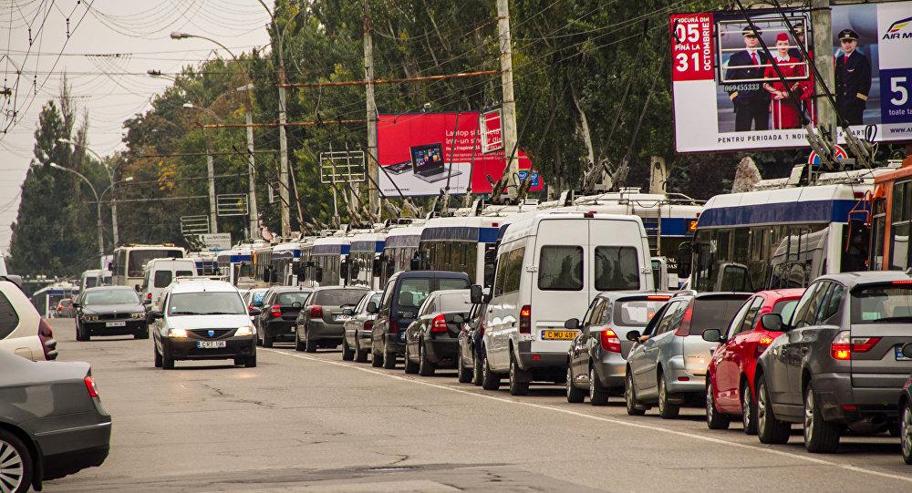 Străzile din capitală invadate de ambuteiaje