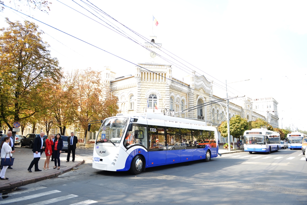 На улицах Кишинева появился троллейбус четвертого поколения
