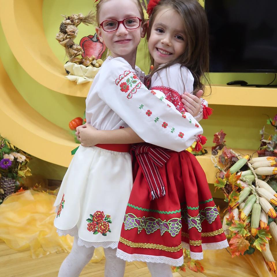 Дочь Аны Ирины в национальном костюме Золотой Осени!