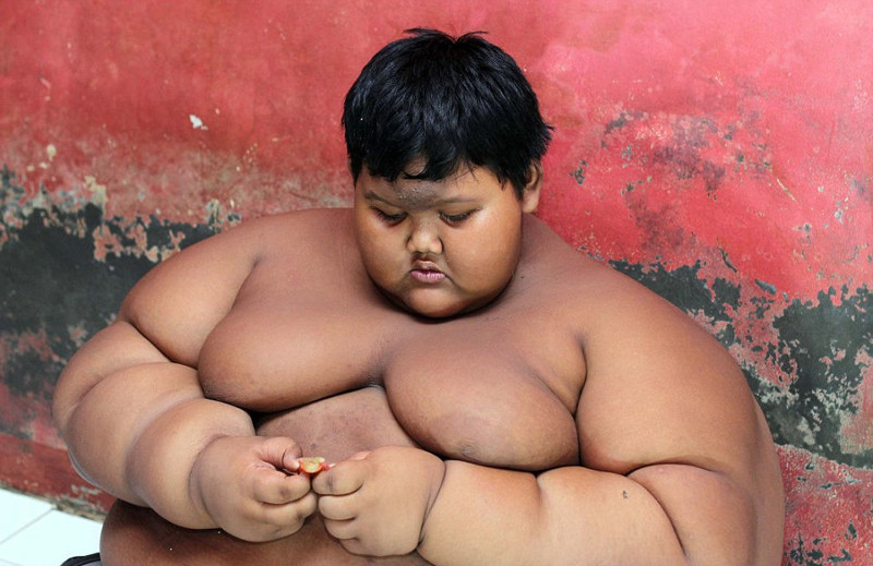 Cel mai gras copil din lume continuă cura de slăbire care îi schimbă viaţa. A dat jos 75 de kilograme (FOTO)