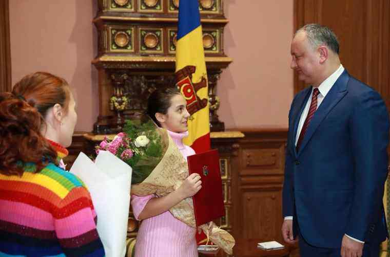 Anastasia Barbă la doar 11 ani s-a ales cu un premiu de la Președintelui ţării