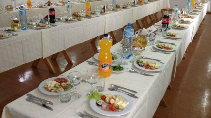 Angajații grădiniței din Florești folosesc cantina pentru a pregăti mese de pomenire
