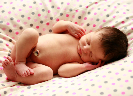 Cum se îngrijește bontul ombilical la nou-născut