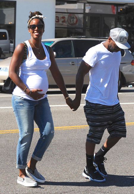 Însărcinată în 8 luni, Kelly Rowland a pozat nud