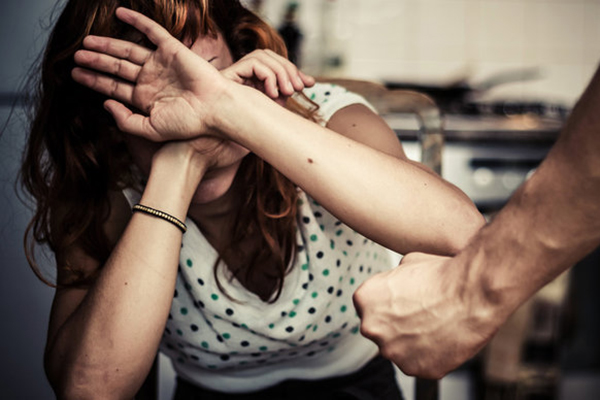 Жертв насилия в семье будут поощрять заявлять о насильниках