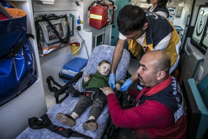 Peste 500 de persoane afectate de atacul chimic din Siria. Imagini care pot afecta emoțional