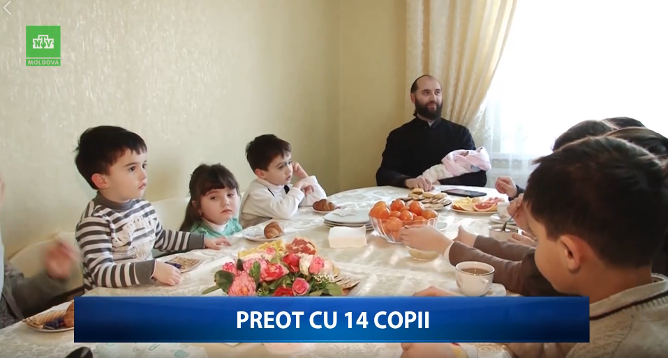 Un preot din Găgăuzia are 14 copii. Cum reușește să-i crească și să-i educe!