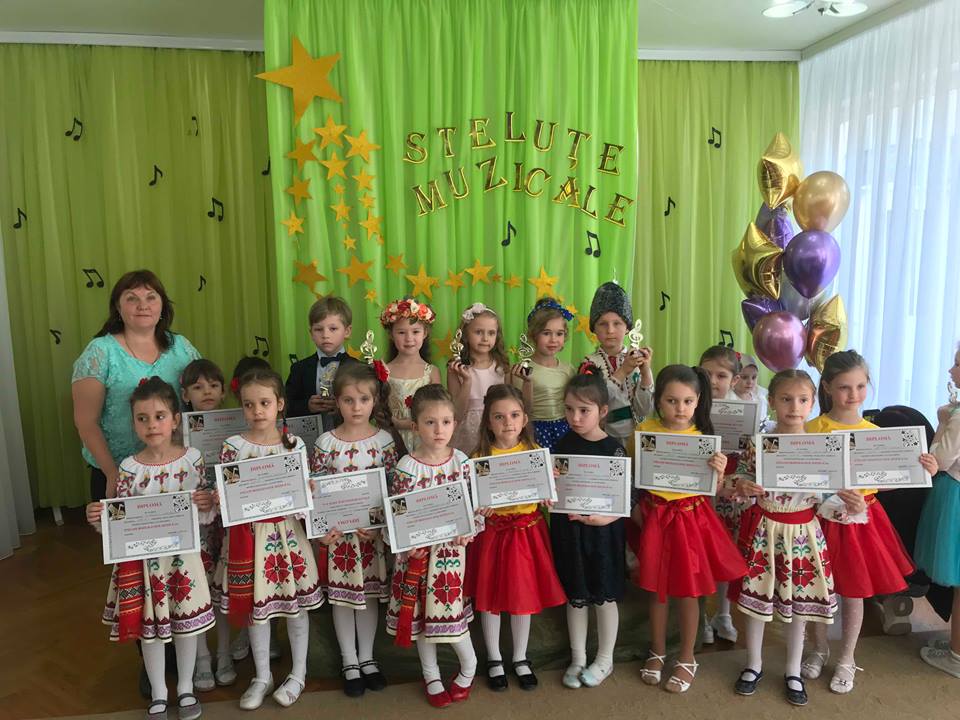 Peste 20 de copii au cântat la concursul „Steluțe muzicale”, organizat la o grădiniță din Capitală
