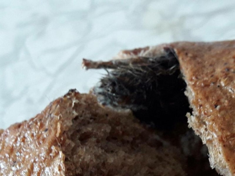 Дохлую мышь в батоне хлеба обнаружил житель столицы