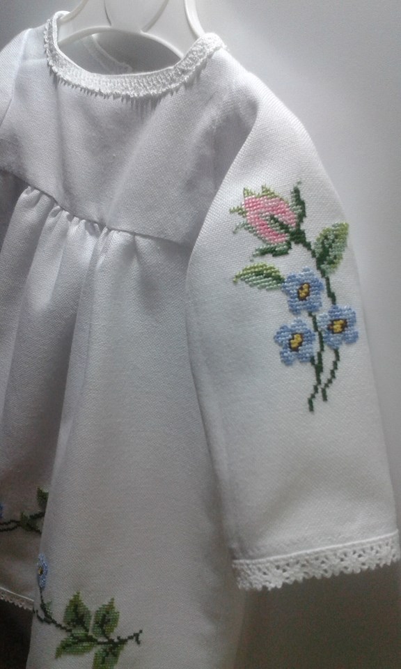 Уникальная вышивка Джеты Тиху на одежде для младенцев, детей и взрослых