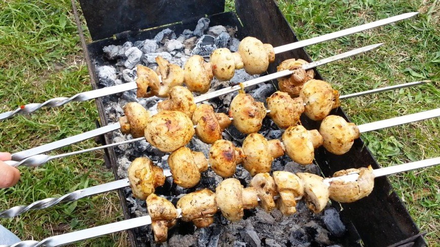 Не мясом единым: небанальные блюда, которые можно приготовить на природе