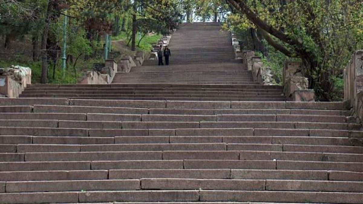 Reabilitarea scărilor din granit de la „Valea Morilor”, tot mai aproape.