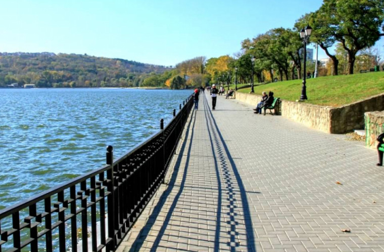 În lacul din parcul „Valea Morilor” sînt deversate ape reziduale (VIDEO)