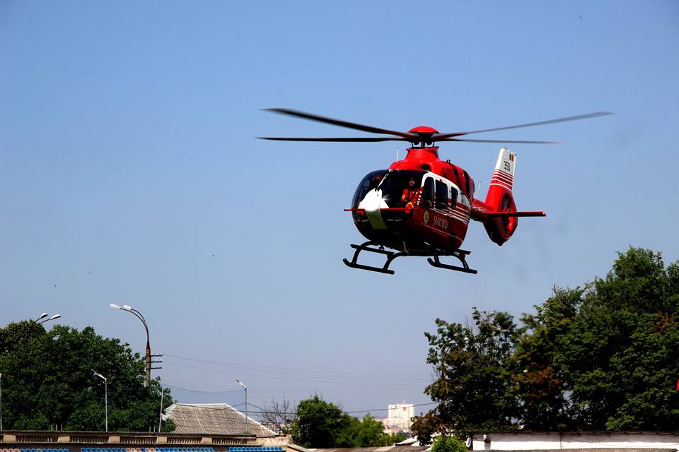 Un bebeluș de șase luni, transportat de urgență la un spital din București