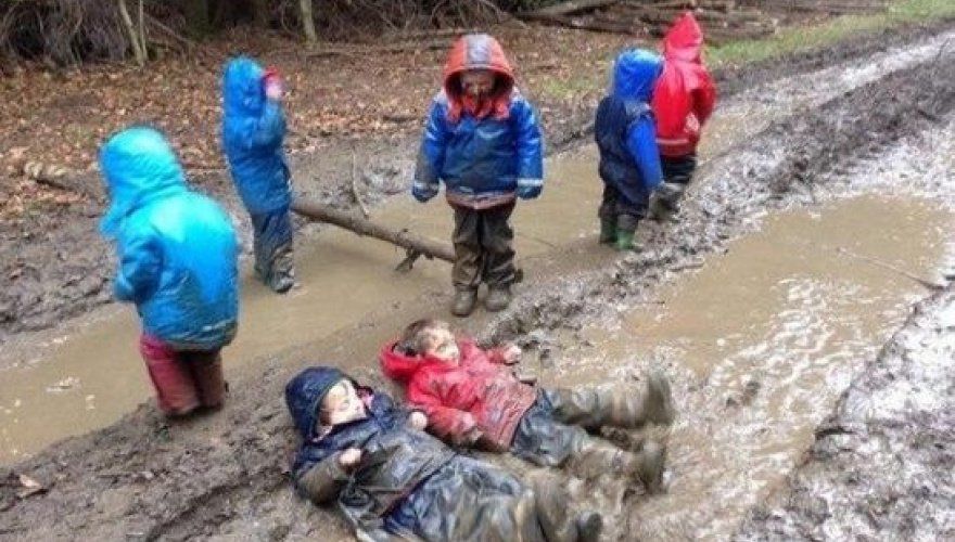 Când lași copilul singur doar pe un minut: imagini de care o să te prăpădești de râs