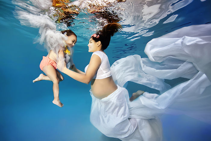 Подводные фотографии будущих мам в качестве русалочек перевернут ваше представление о семейных фото!