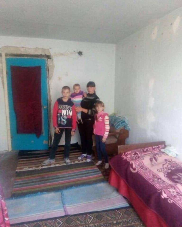 Trei frați din Glodeni trăiesc în condiții groaznice. Au nevoie urgent de ajutor!