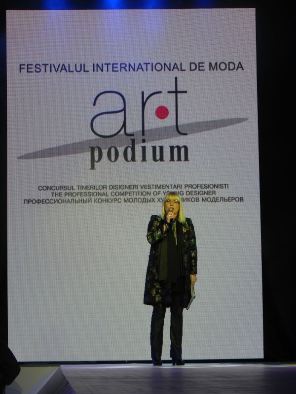 Podium: cele mai actuale tendinţe de la designerii moldoveni (FOTO)