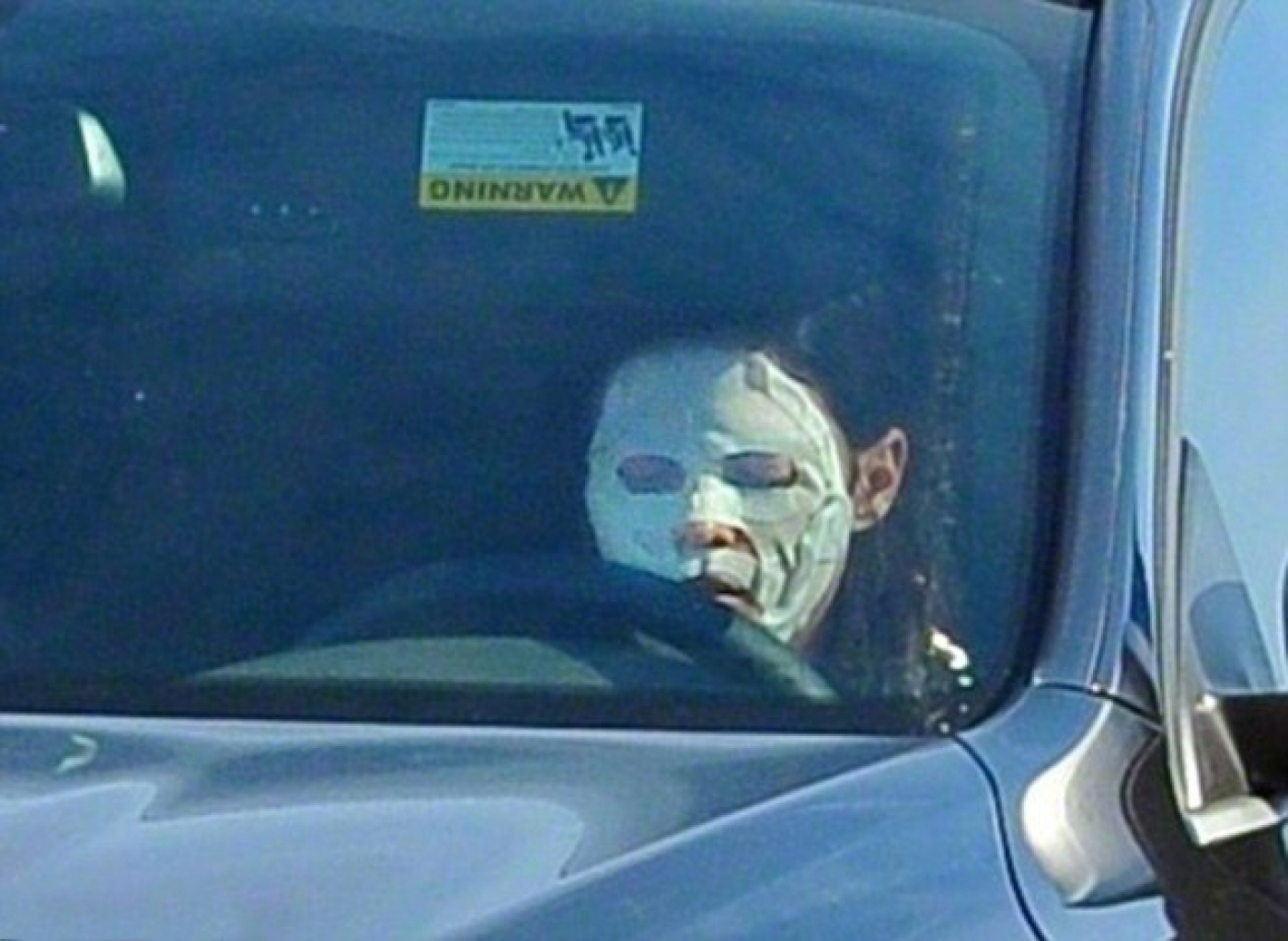 Жена Ченнинга Татума ездит за рулем в бьюти-маске