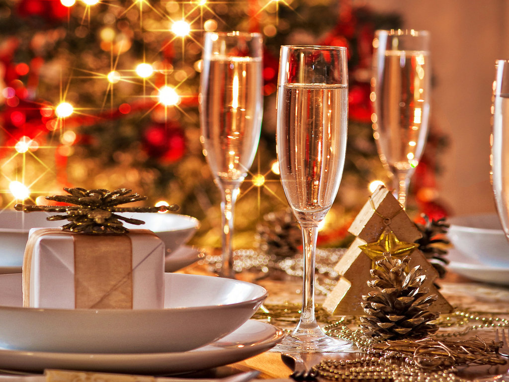 Anul Nou 2015: ce nu trebuie să lipsească de pe masa de sărbătoare