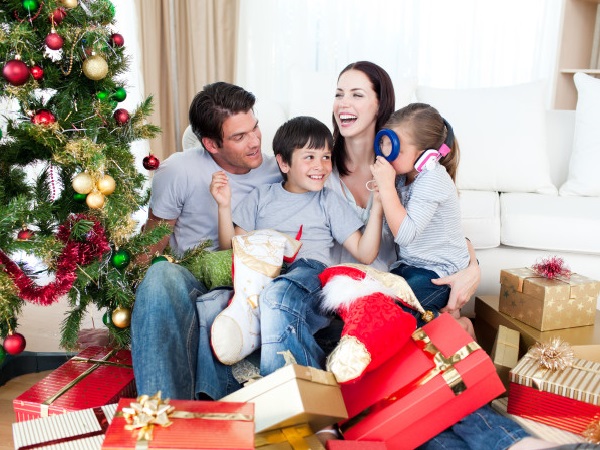 Топ-15 способов пережить праздники, не испортив отношения с родственниками