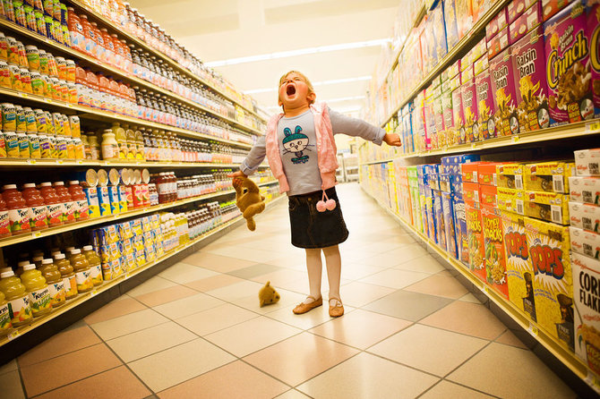 Cum te descurci într-un supermarket cu un copil mic?