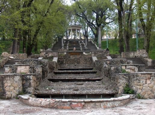 Cum se desfășoară reabilitarea cascadei din parcul Valea Morilor