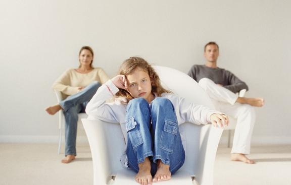 Copilul şi divorţul părinţilor. Sfaturile psihologului Aza Onica.