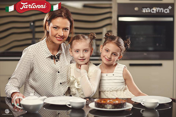Family Portrait: Irina Babusenco cu fiicele Alica și Ema