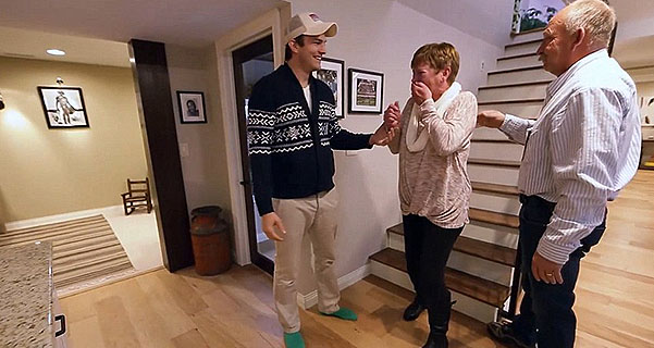 Трогательный момент: Эштон Катчер удивил маму, полностью изменив интерьер дома
