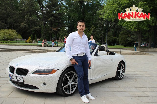 INTERVIU cu proprietarul BMW-ului cu cristale Swarovski din Chișinău: „Singur am făcut-o, acasă”