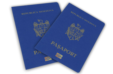 Жители Молдовы могут одновременно получить два биометрических паспорта