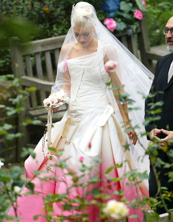 Звездные невесты, отказавшиеся от белых платьев на свою свадьбу