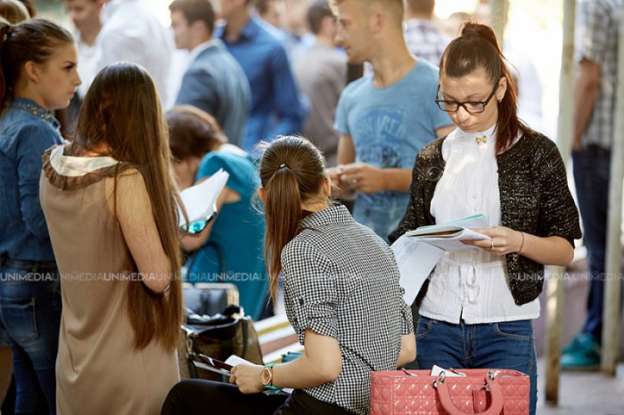 Perle la sesiunea 2015: „Mașina are patru scaune, ruli, torpedă, trii bidali”