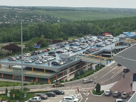Стала известна стоимость услуг новой парковки в Кишиневском аэропорту