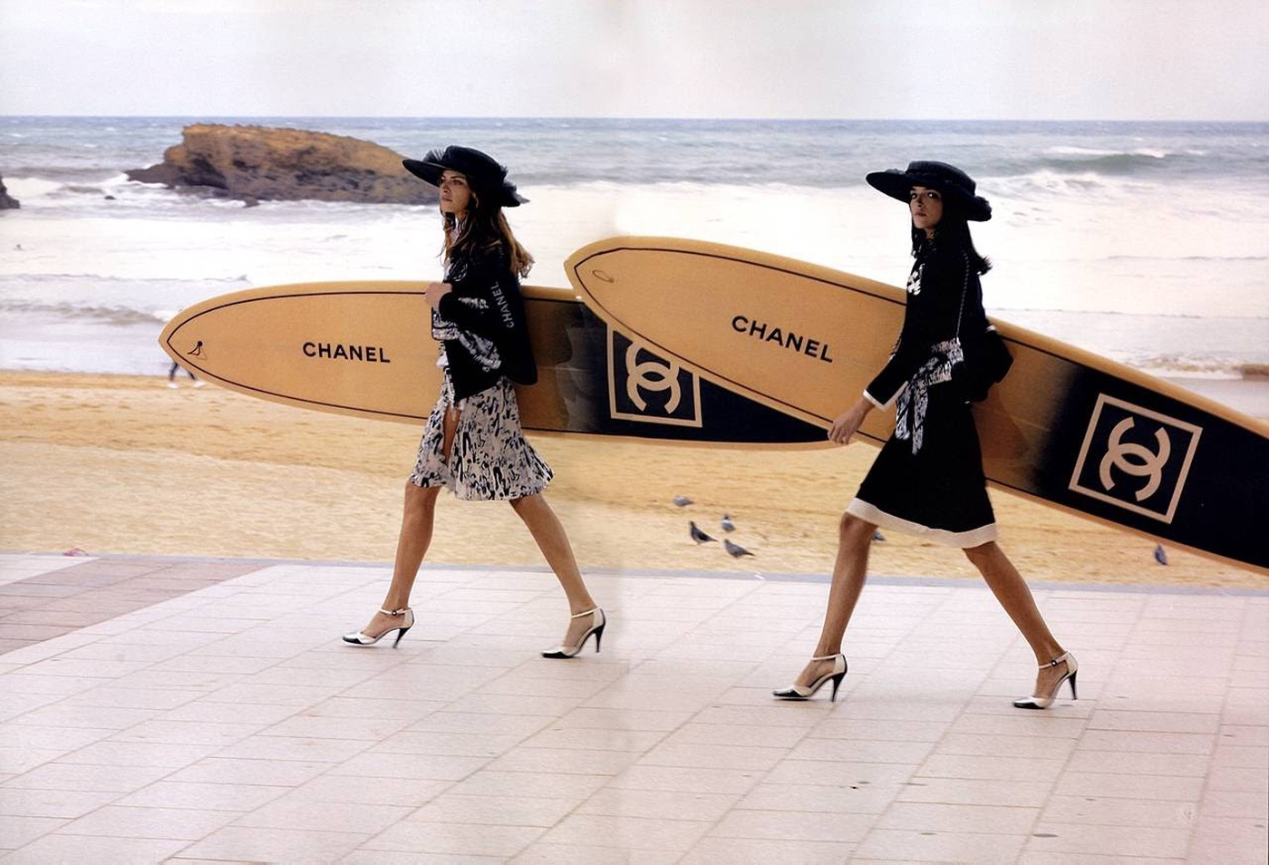 Не хуже супермоделей: Тимати купил доску для серфинга от Chanel
